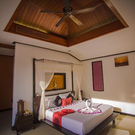 The Iris Pool Villa Rawai Номер фото