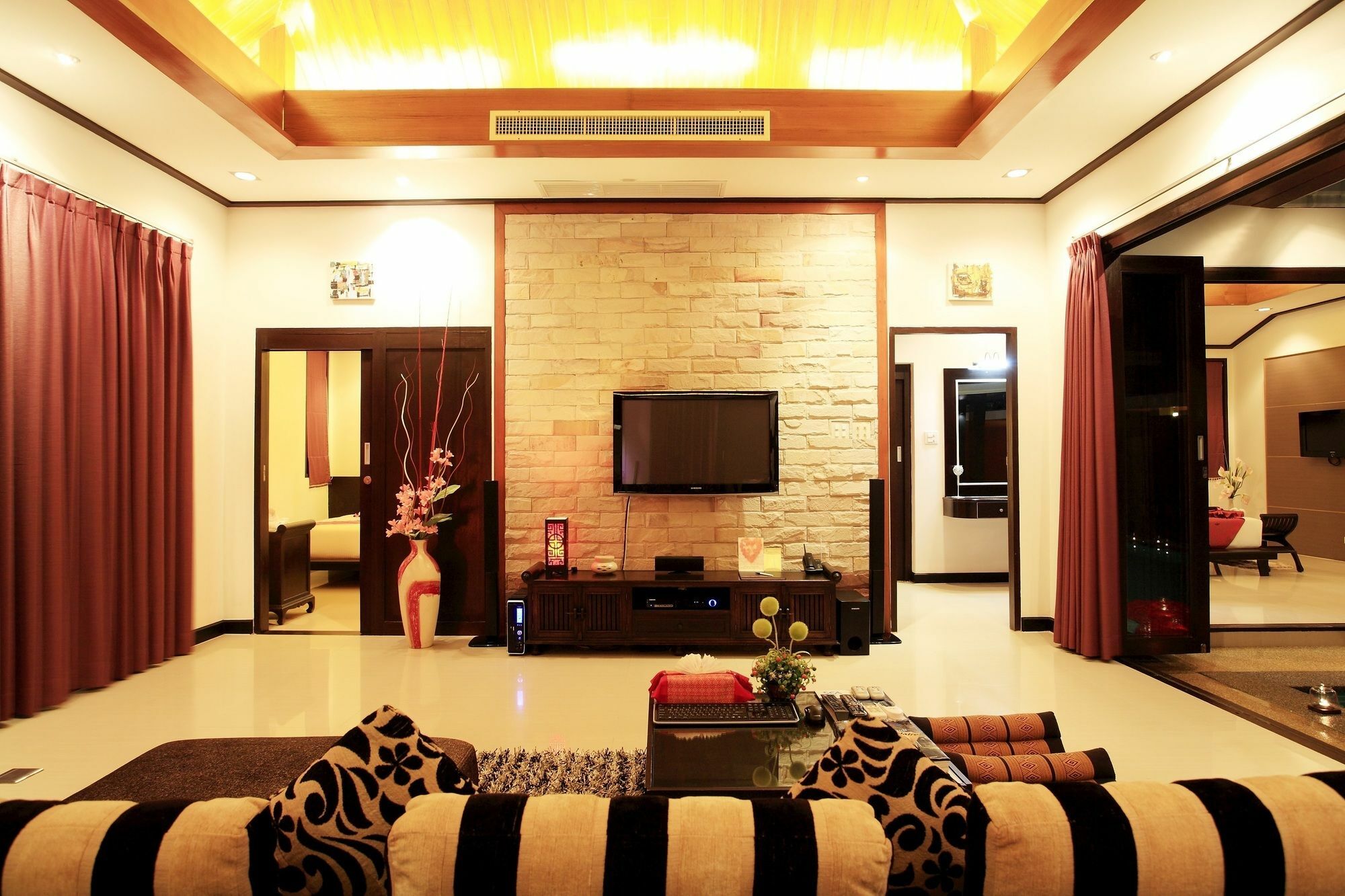 The Iris Pool Villa Rawai Экстерьер фото