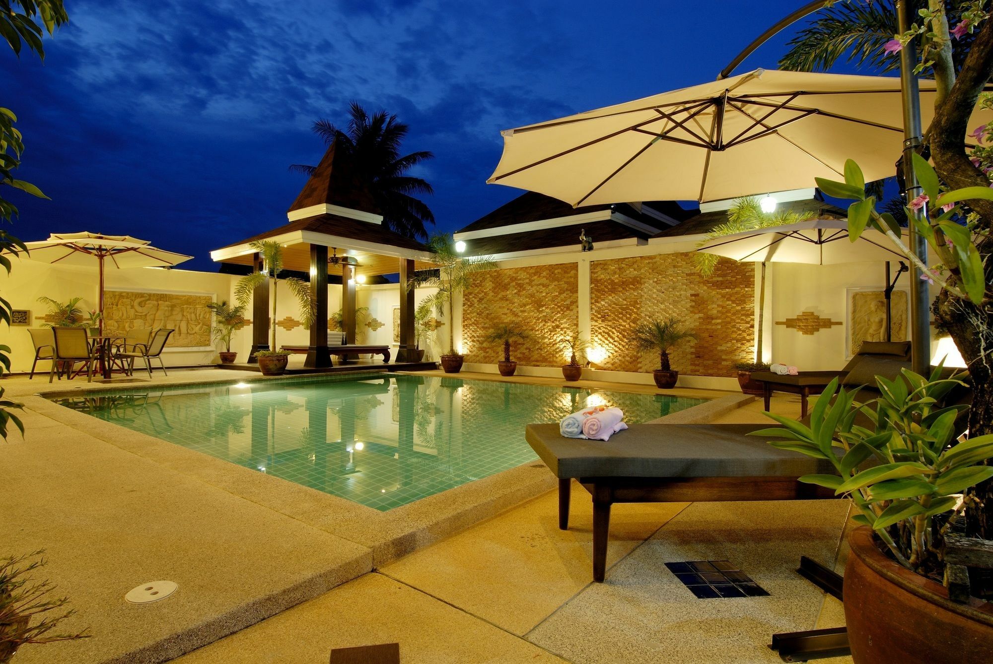 The Iris Pool Villa Rawai Экстерьер фото